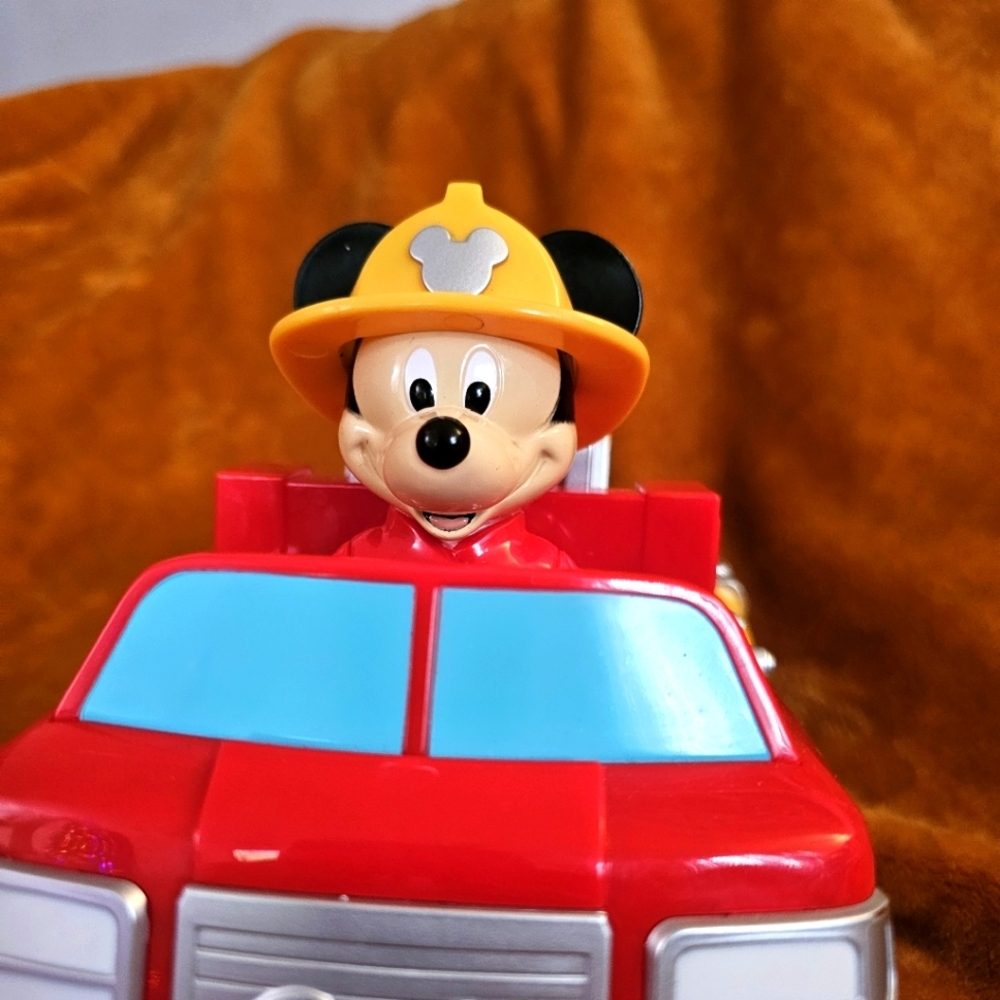 Disney junior Firefighter mickey fire truck
